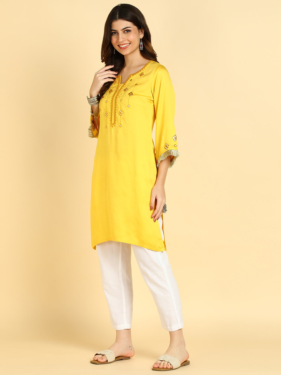 Women Casual Rayon Straight Embroidered Kurta (W1671)