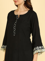 Women Casual Rayon Straight Embroidered Kurta (W1673)
