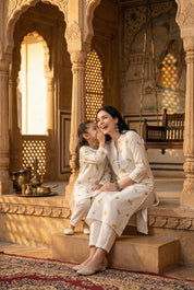 Women Printed Straight Kurta With Matching Girl Kurta Pyjama Set Mother Daughter Combo For Women & Girls (COMBO9034)