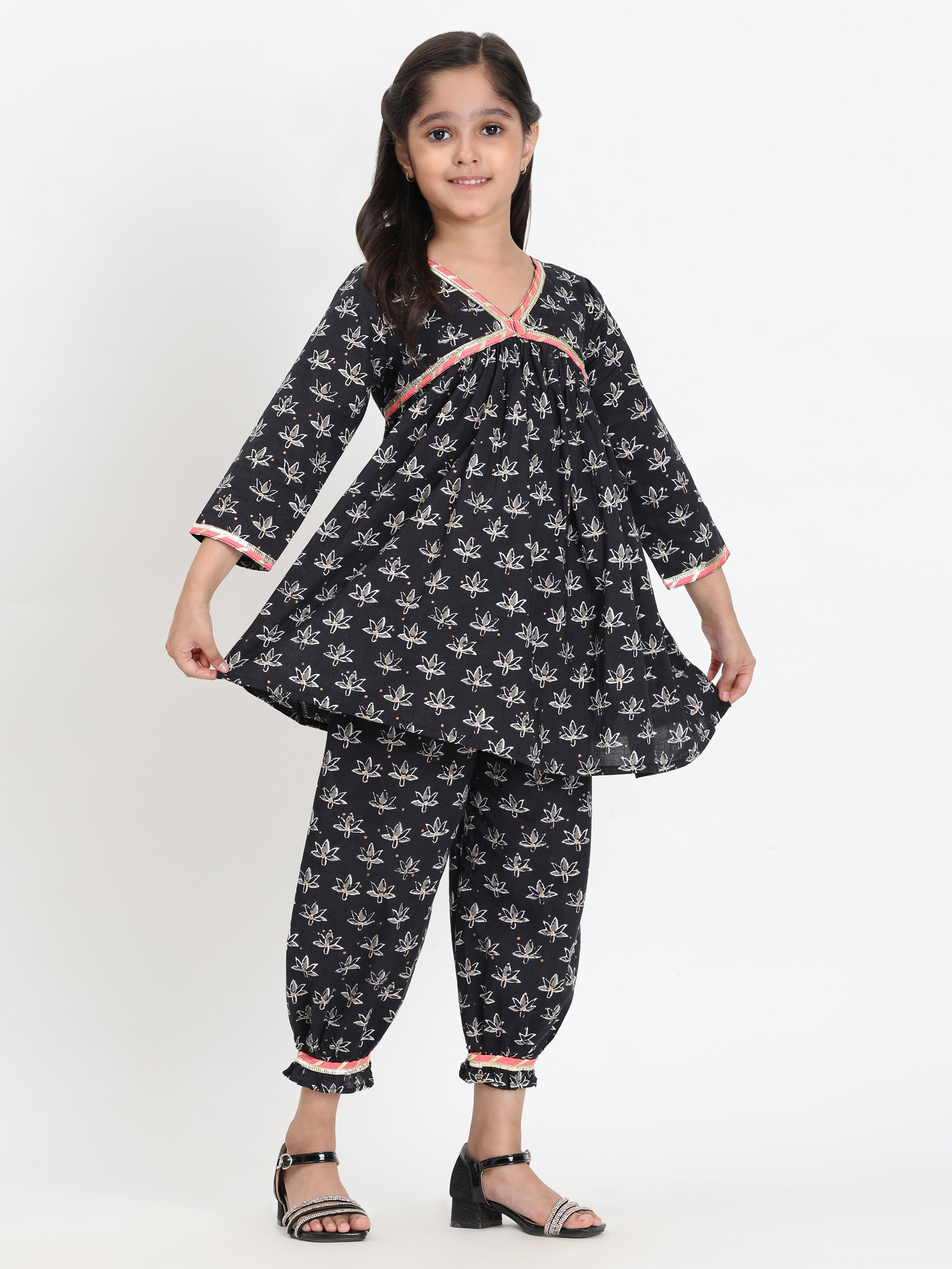 Women Printed Kurta With Matching Kids Kurta Set Mother Daughter Combo (COMBOMD9027)