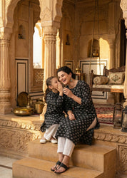 Women Printed Straight Kurta With Matching Girl Kurta Pyjama Set Mother Daughter Combo For Women & Girls (COMBO9032)