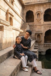 Women Printed Straight Kurta With Matching Girl Kurta Pyjama Set Mother Daughter Combo For Women & Girls (COMBO9032)