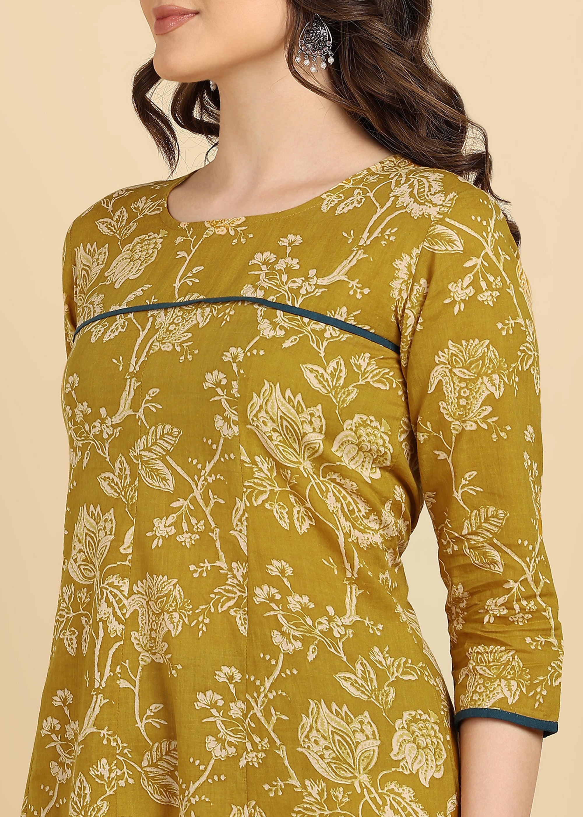 Women Cotton Floral Printed Straight Kurta (W1737)
