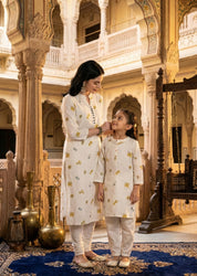 Women Printed Straight Kurta With Matching Girl Kurta Pyjama Set Mother Daughter Combo For Women & Girls (COMBO9034)